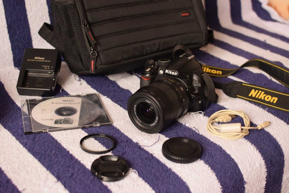 Nikon D3100 + 18-55mm + geanta + accesorii