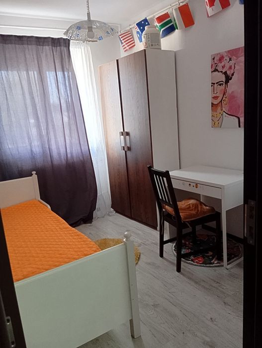 Închiriez apartament 3 camere