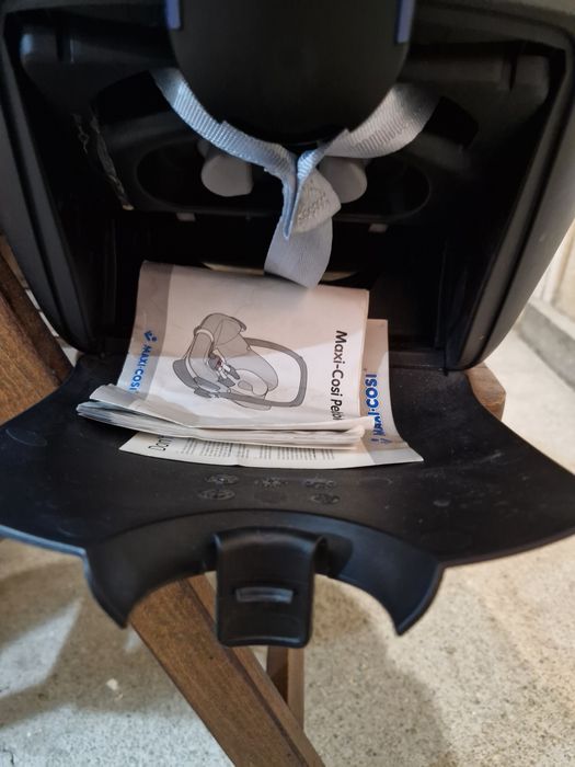 Maxi Cosi Pearl и Pebble + база столче за кола