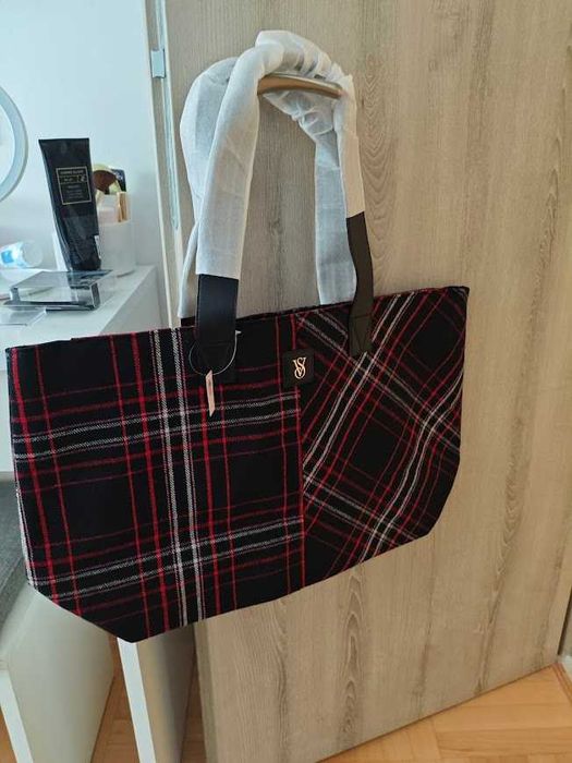 Victoria's Secret оригинална бяла кросбоди чанта/портмонета