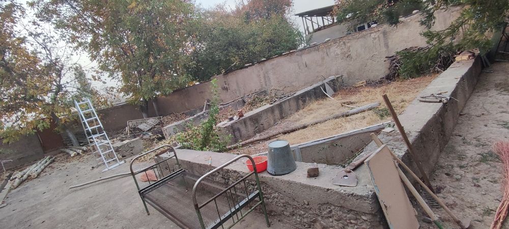 Hovli 12 sotix. Gaz svet suv bor. +2 sotix