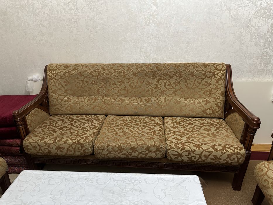 1 Divan 2 Kreslo