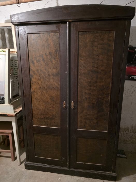 Dulapuri vechi din perioada comunistă