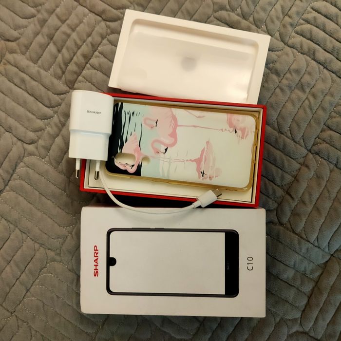 Продам Sharp aquos c10 4/64