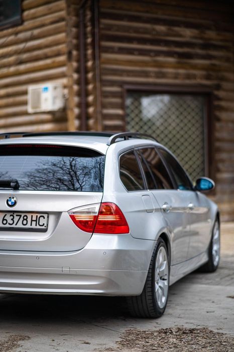 BMW 325i (218hp) Automat | ПАНОРАМА | Напълно Обслужена!