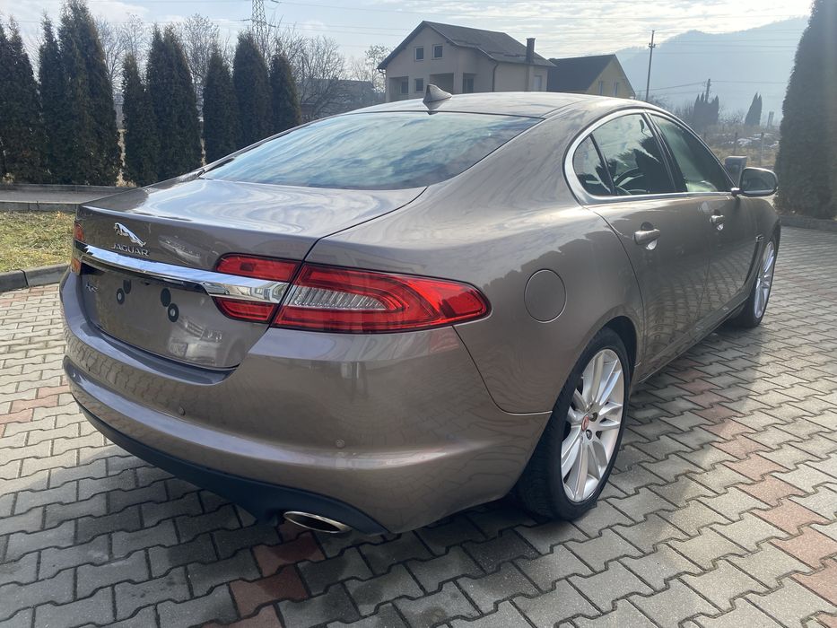 Dezmembrez / piese Jaguar XF 2.2 diesel