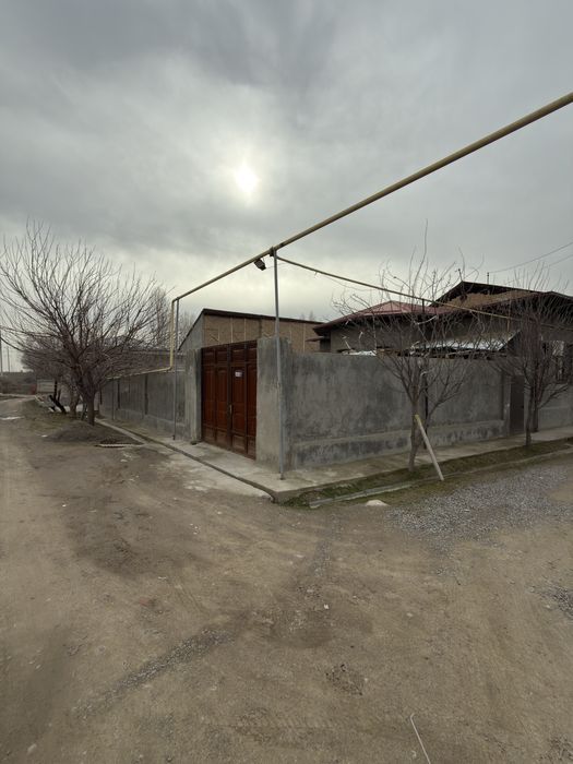 Qulay joyda, barcha sharoitli katta hovlili sotiladi