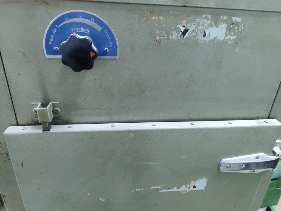 Uscător lemn cu tavi