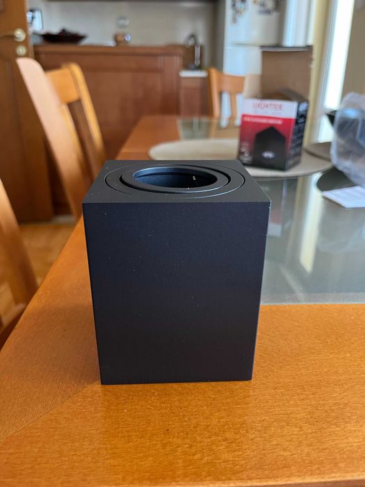 Луни за външен монтаж-3 броя ,чисто нови!Също и три крушки за тях!