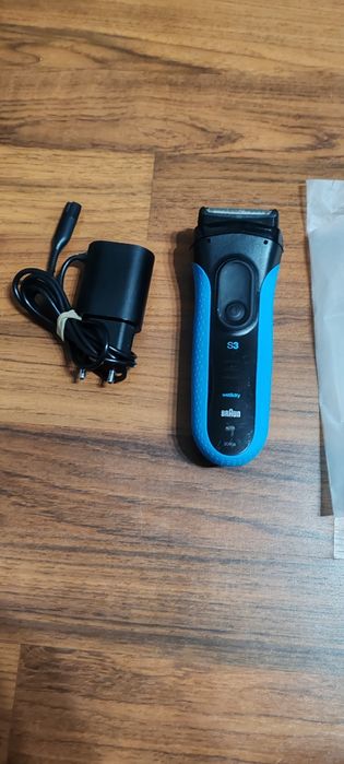 Masina de bărbierit Braun.