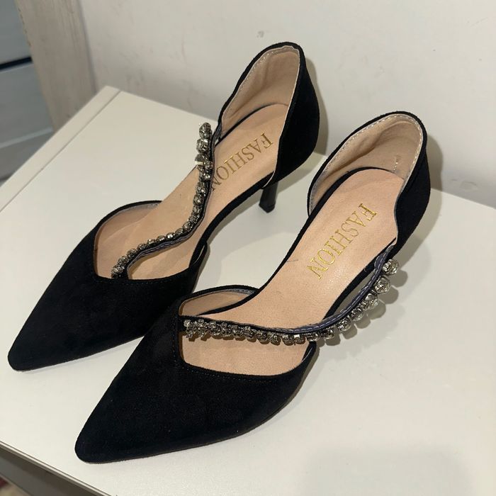 Туфли  черные размер 34