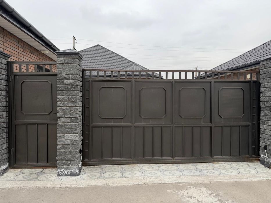 Продам раздвижные ворота с двумя калитками