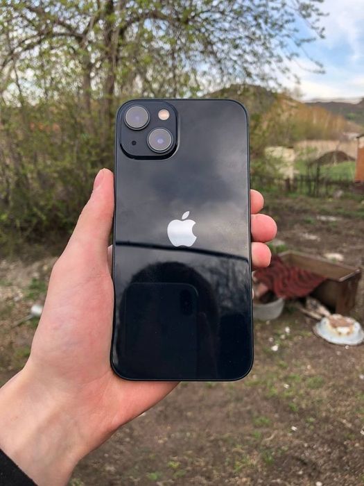 Продам айфон 13...