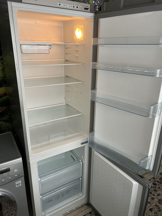 Продам Холодильник с Машинкой