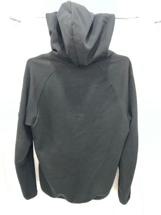 Практически нов спортен екип nike tech fleece