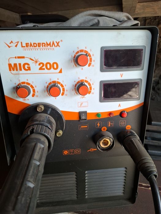 Полуавтомат сварка сотилади