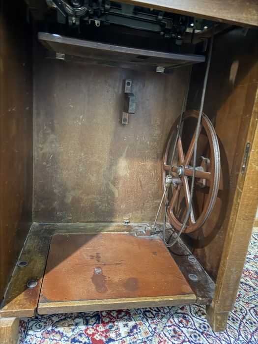 Швейная машина в рабочем состояние