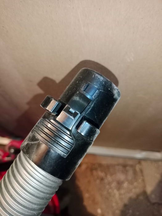 Продам шланги от пылесосов на запчасти адрес 6 мкр