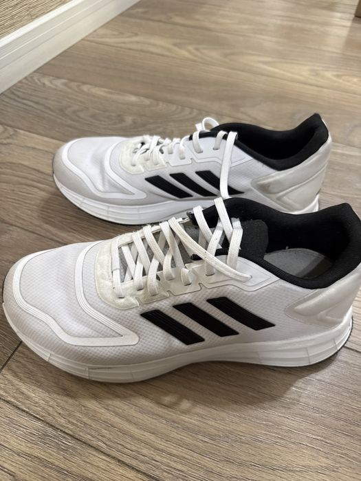 Продам кроссовки