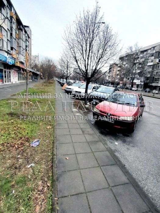 Дава се под наем Магазин в Пловдив, Кършияка - 100 кв.м за 1500 € - Снимка #2