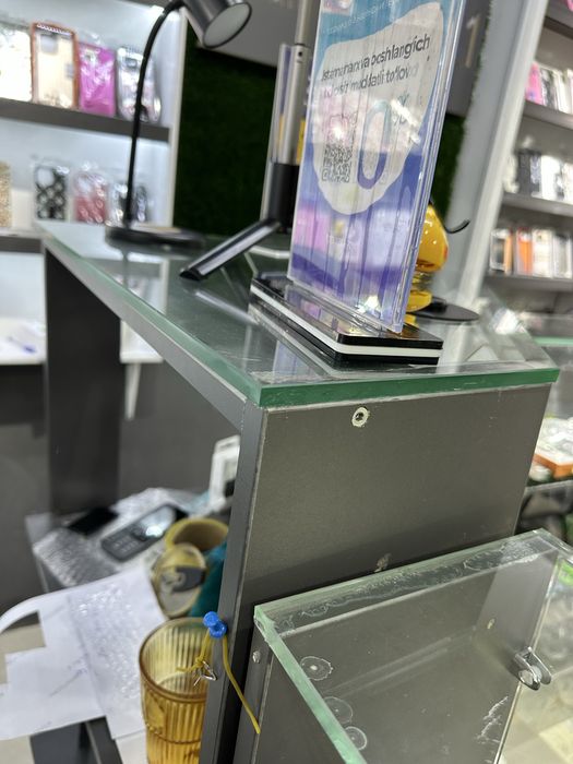 Vitrina telfon aksesuar sotilgan