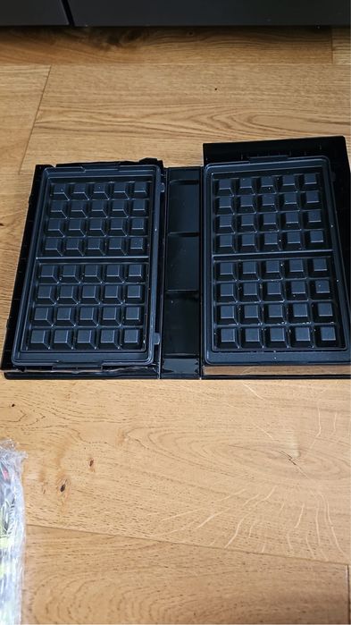 Placi noi-noute de waffle/gofre la aparat Tefal Snack collection