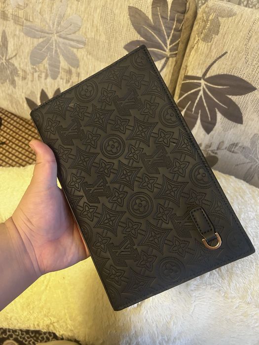 Продам сумку LV чека и коробки нету