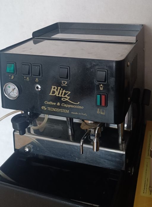 Продам кофе машину technosystem blitz