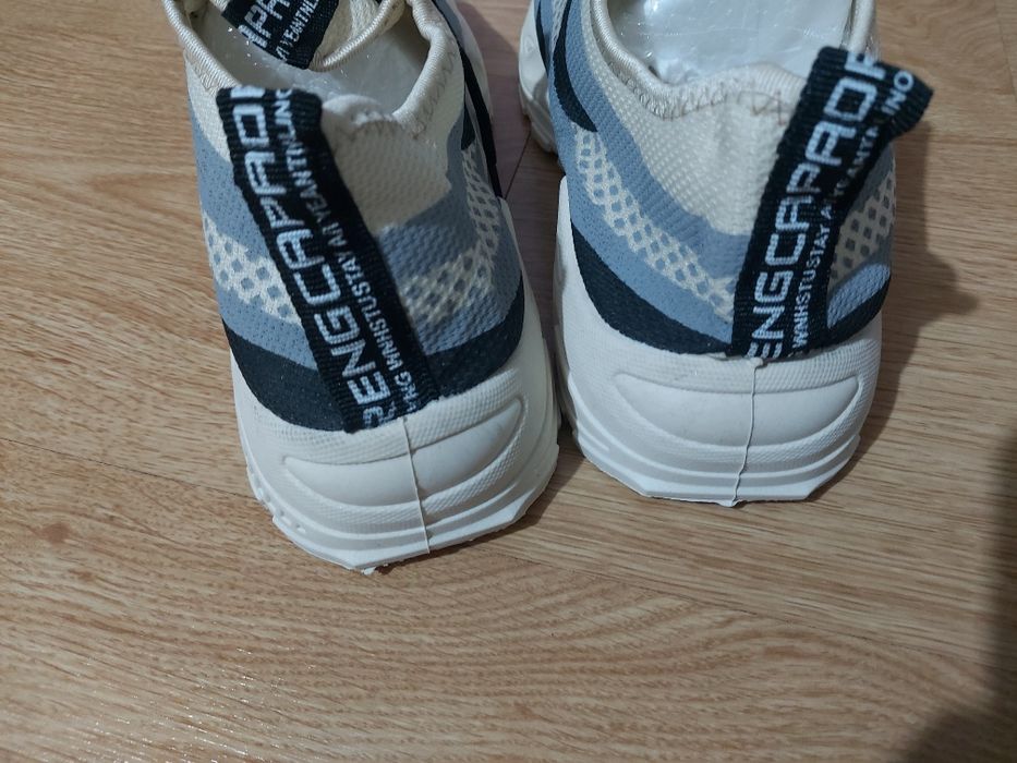 Обувки и ботуши сандали