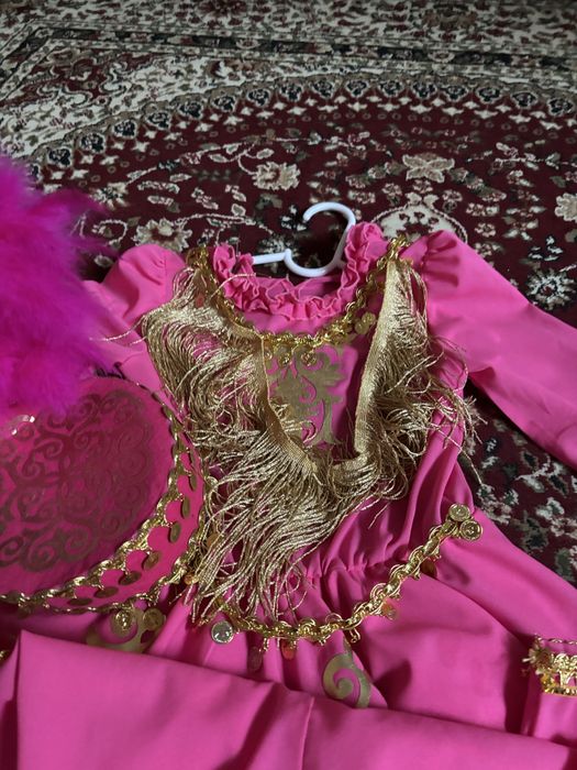 Ноциональный узбекский костьюм