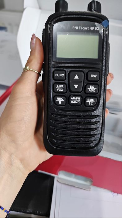 Statie radio CB portabila PNI Escort HP 92 multi standard, 4W-8W, AM-FM, NRC, Dual Watch, Roger Beep, ASQ SQ reglabil, VOX, 12V-24V