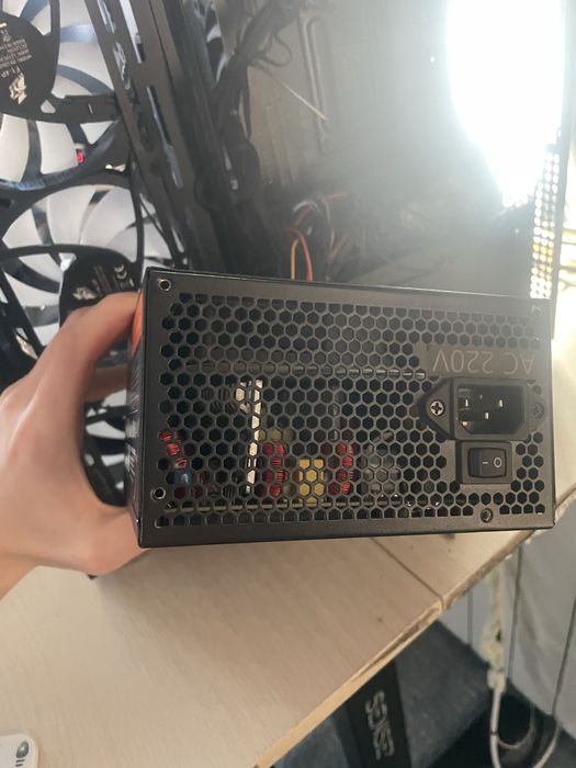 vand sursa segotep 600w aproape ca noua