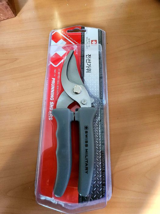 Секатр,для хозяйства.