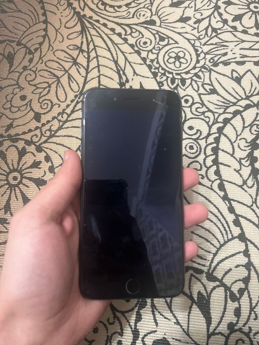 iPhone 8+ продаю дешево