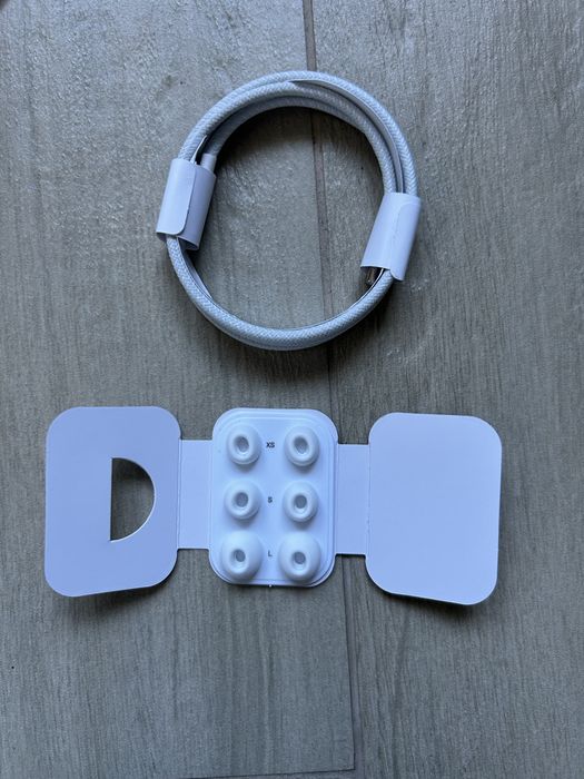 air pods pro 2 noi in cutie