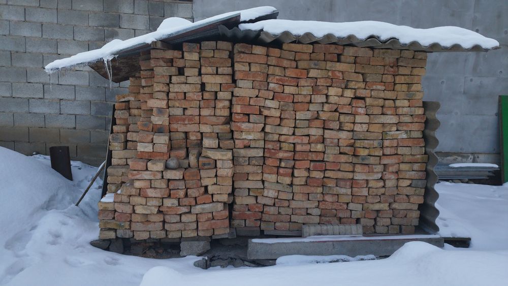 Кирпичи около 3000 штук