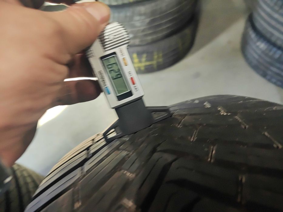 2бр.всесезонни гуми 235/55/18 Continental