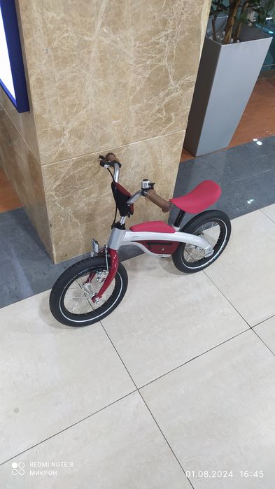 Оригинальный  BMW беговел / велосипед
