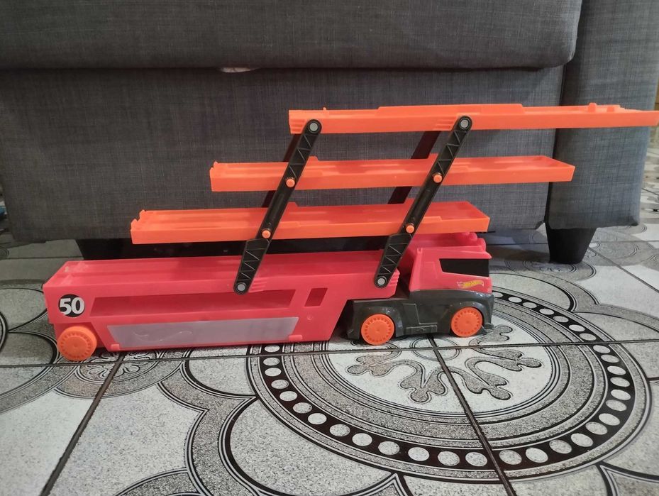 Hot Wheels  гараж/паркинг -29 лв. Автовоз -23 лв.