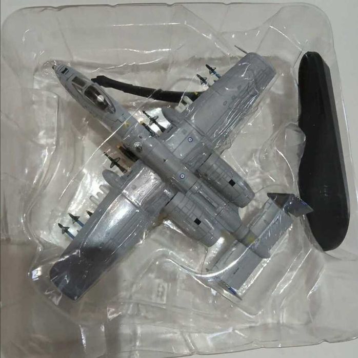 Macheta avion metalica A10 Warthog Thunderbolt II 1:100 17cm