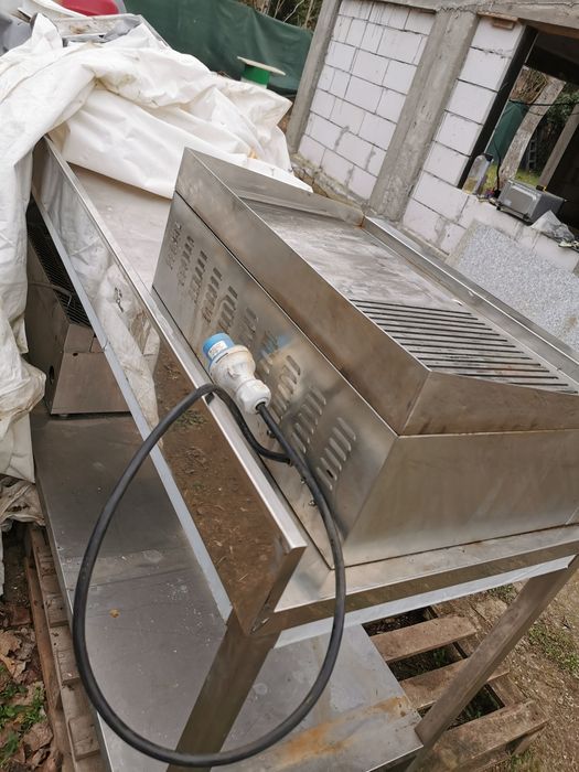 Gratar profesional neted si striat, 5 KW-electric