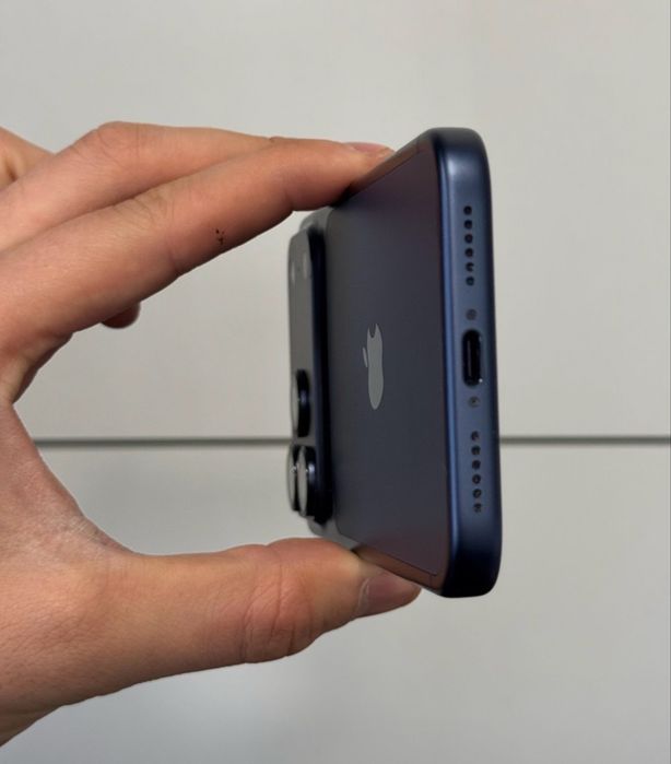 Apple iphone 17 pro max. Yettel от 05.11.25г. 36 м-ца гаранция