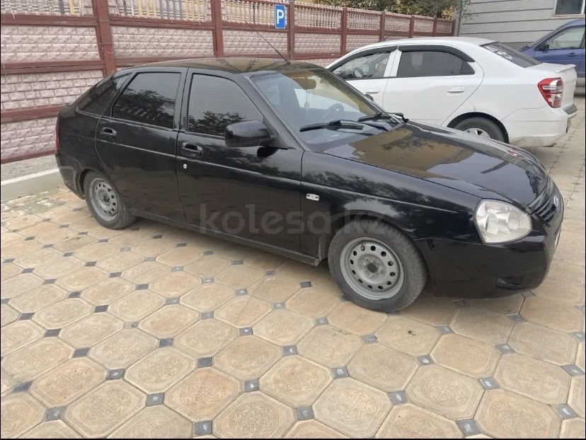 Приора хэчтбэк полу-люкс
