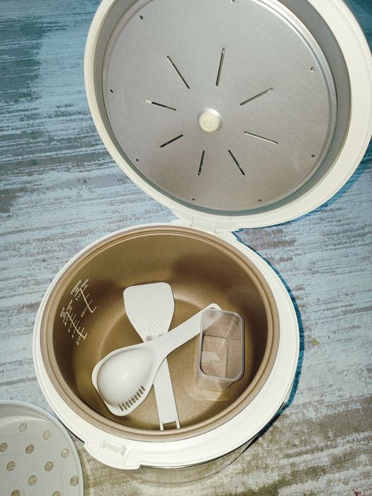 Мультиварка б/у но не разу не использована