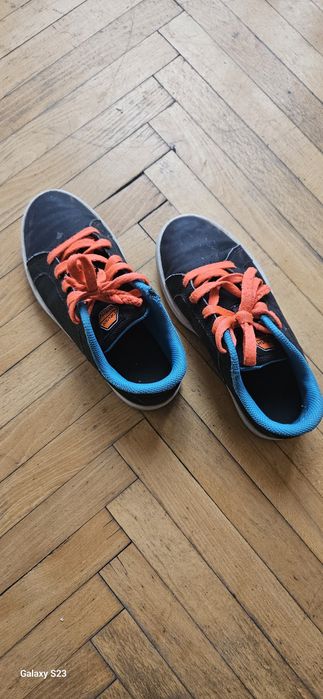 Промоция на Детски обувки, различна номерация, всички за 50 лв.