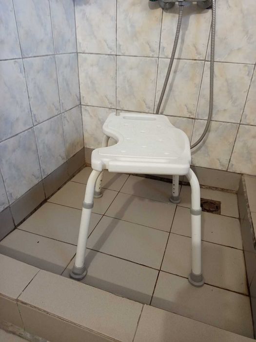 Помощно средство столче за баня.