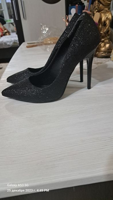 Туфли на продаж в хорошем качестве