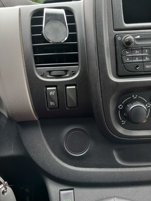 Vând Renault trafic 2016 5 locuri