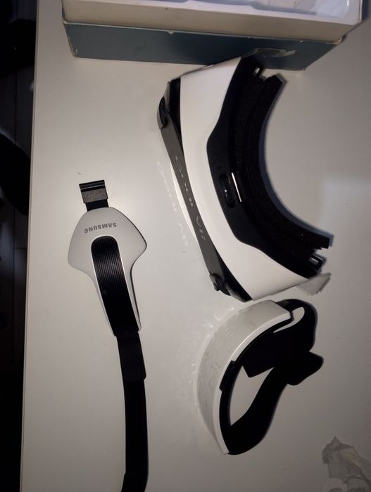 Vând ochelari Samsung gear VR
