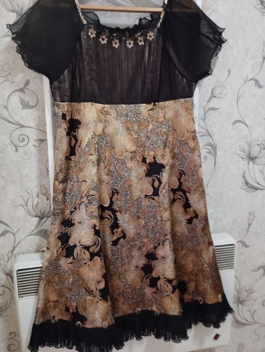 Продаются женские платья. Размер 48-50.